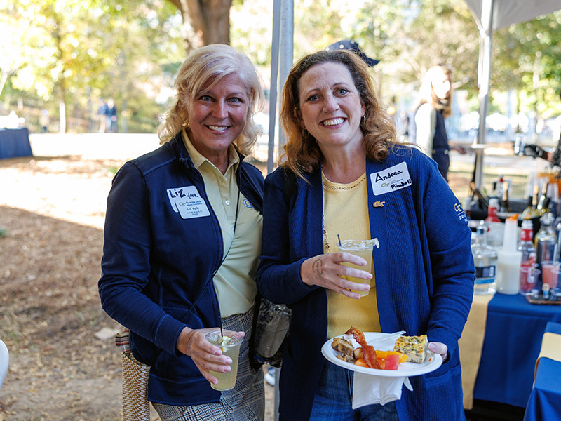 Liz York, Andrea Pinabell